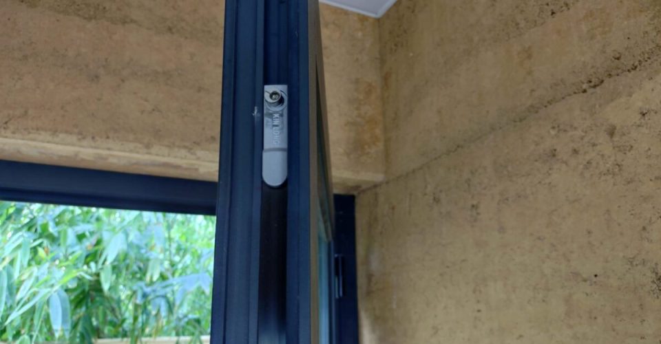 External With Lock 01-min